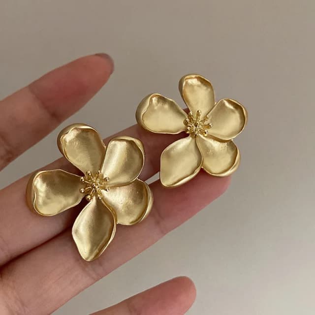 Yupsk Matte Textur Metall Blume Ohrring für Frauen Französisch Retro Gold Farbe Fünf-blatt Blumen Fashion Party Schmuck
