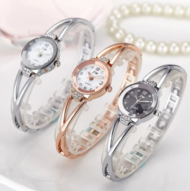 Neue Trendy Frauen Armbanduhr Mujer Uhren Kleine Zifferblatt Quarz Freizeit Beliebte Armbanduhr Stunde Weibliche Elegante Uhren
